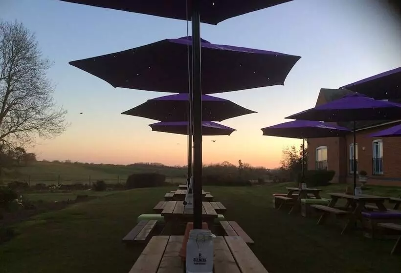 Strawberry Bank Hotel, Nec