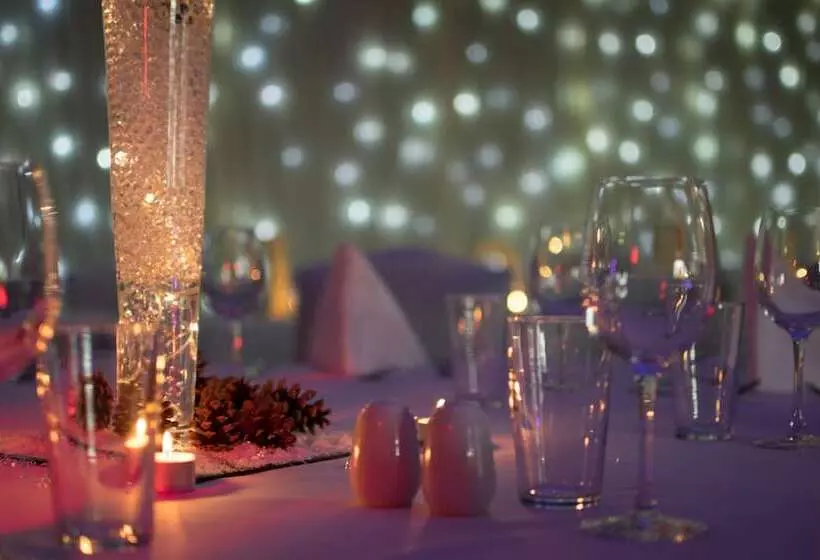 Strawberry Bank Hotel, Nec