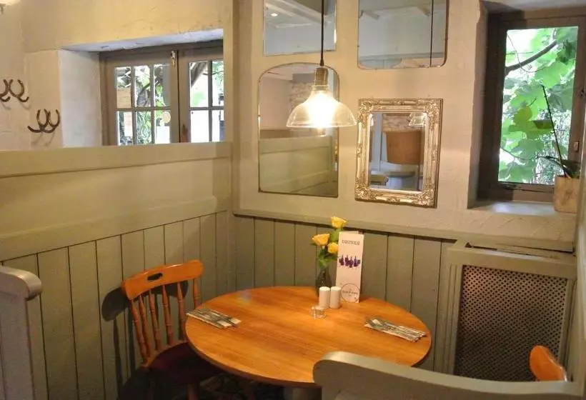 هتل The Horse & Jockey Inn