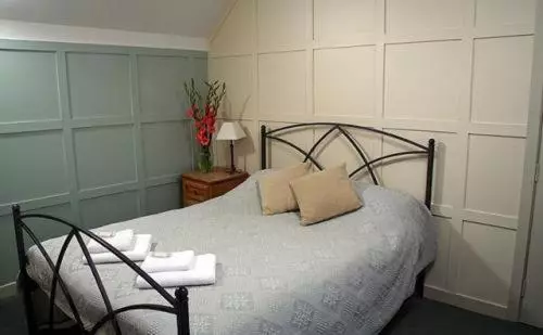 酒店 The Staff Of Life