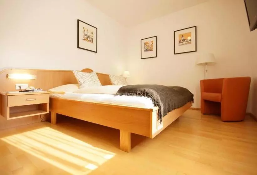 Отель Zum Goldenen Engel Fam. Ehrenreich