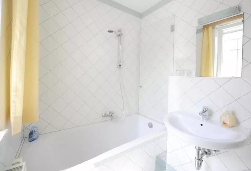 Отель Zum Goldenen Engel Fam. Ehrenreich