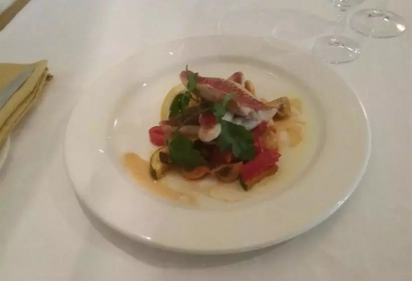 Отель The Gower