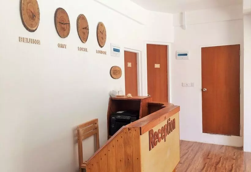 پانسیون Apex Inn