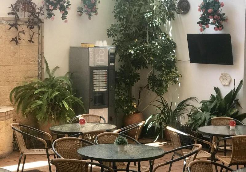 هتل De Los Faroles