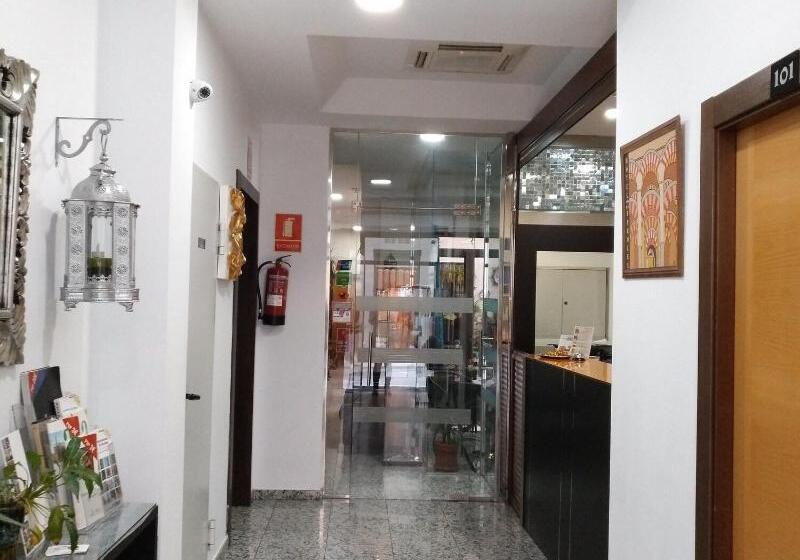 هتل De Los Faroles