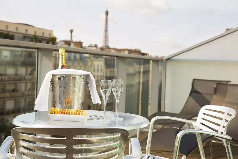 Отель Renaissance Paris Arc De Triomphe