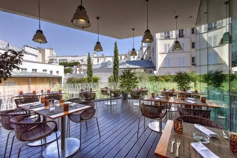 Отель Renaissance Paris Arc De Triomphe