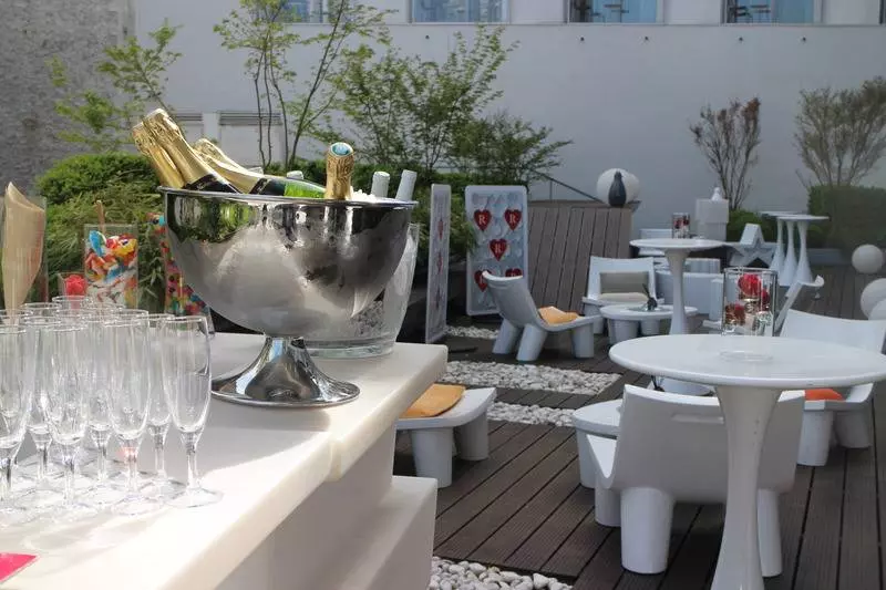 Отель Renaissance Paris Arc De Triomphe