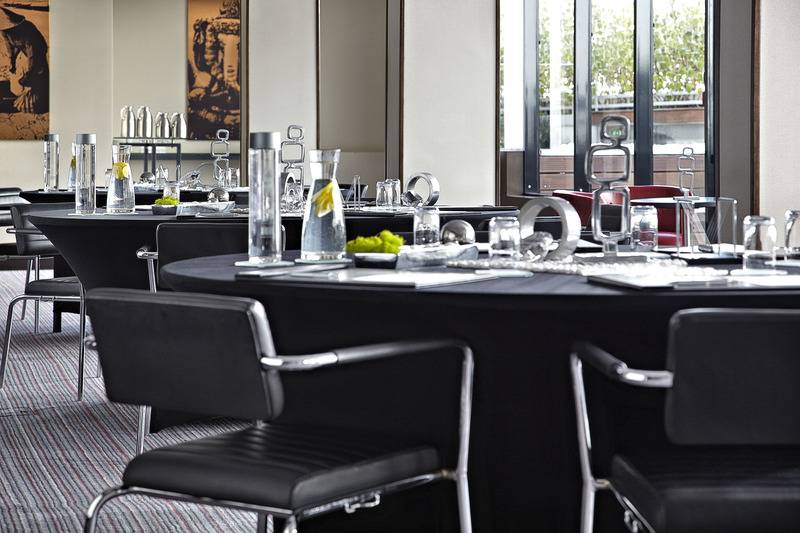 Отель Renaissance Paris Arc De Triomphe