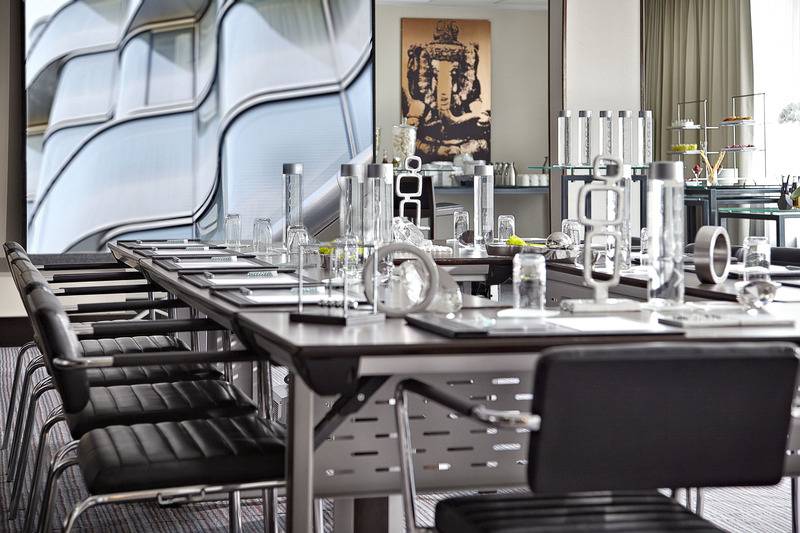 Отель Renaissance Paris Arc De Triomphe