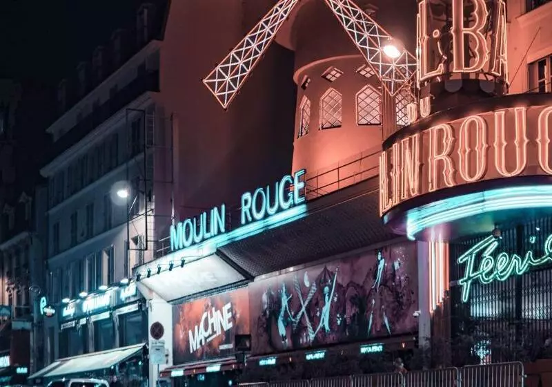 Отель Renaissance Paris Arc De Triomphe