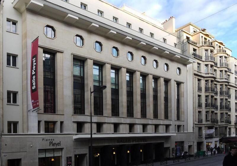 Отель Renaissance Paris Arc De Triomphe