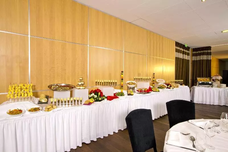 Отель Residhome Suites Paris Sénart