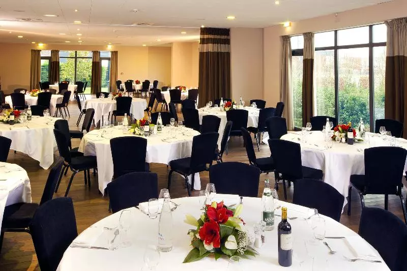 Отель Residhome Suites Paris Sénart