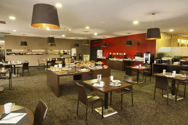 Отель Residhome Suites Paris Sénart