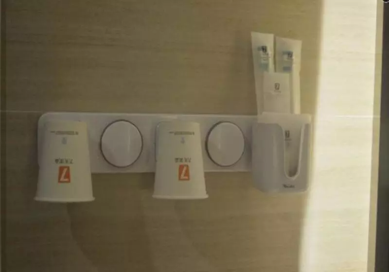 Hotelli 7 Days Premium Shenzhen Longgang Dayun Subway Station Branch