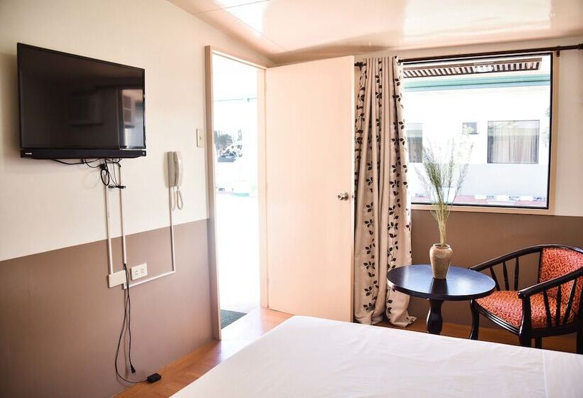 בית מלון כפרי Besm Traveler S Inn