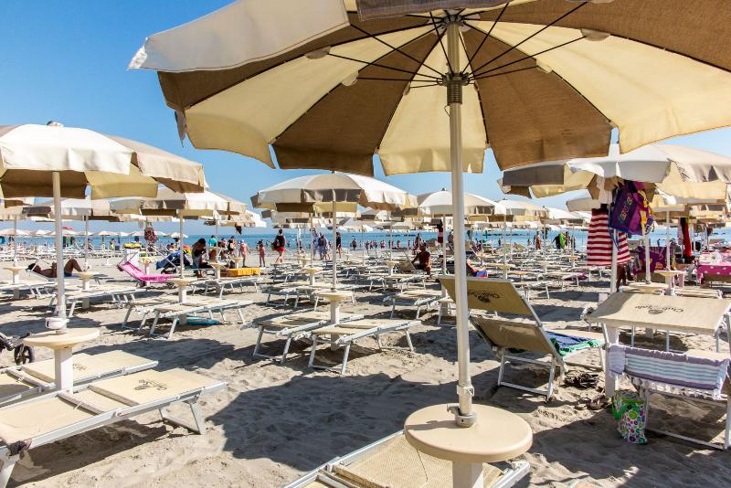 هتل Club Del Sole Pini Beach Village