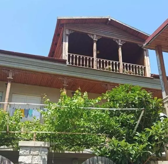 تختخواب و صبحانه Davit Batoni Guest House