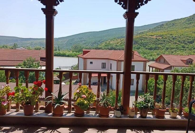 تختخواب و صبحانه Davit Batoni Guest House