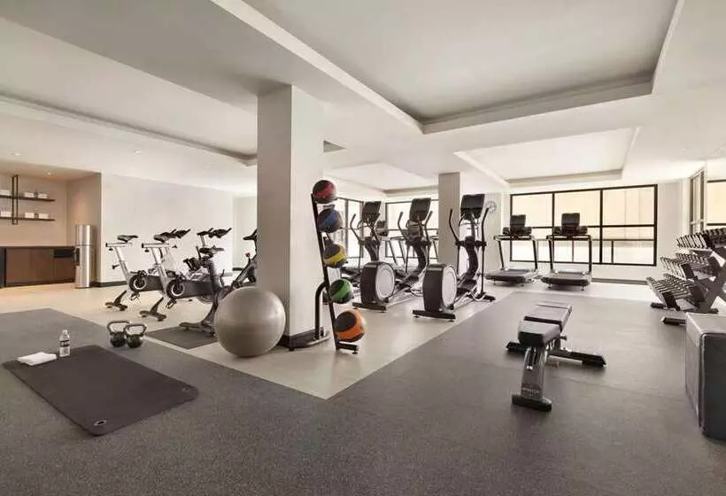 ホテル 106 Jefferson Huntsville, Curio Collection By Hilton