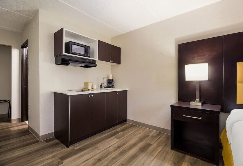 Мотель Clarion Pointe Lake Jackson   Clute