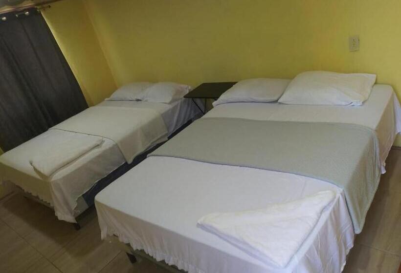 پانسیون Hostal Rudy S Beach