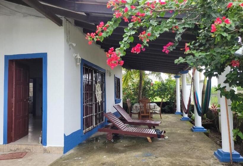 پانسیون Hostal Rudy S Beach