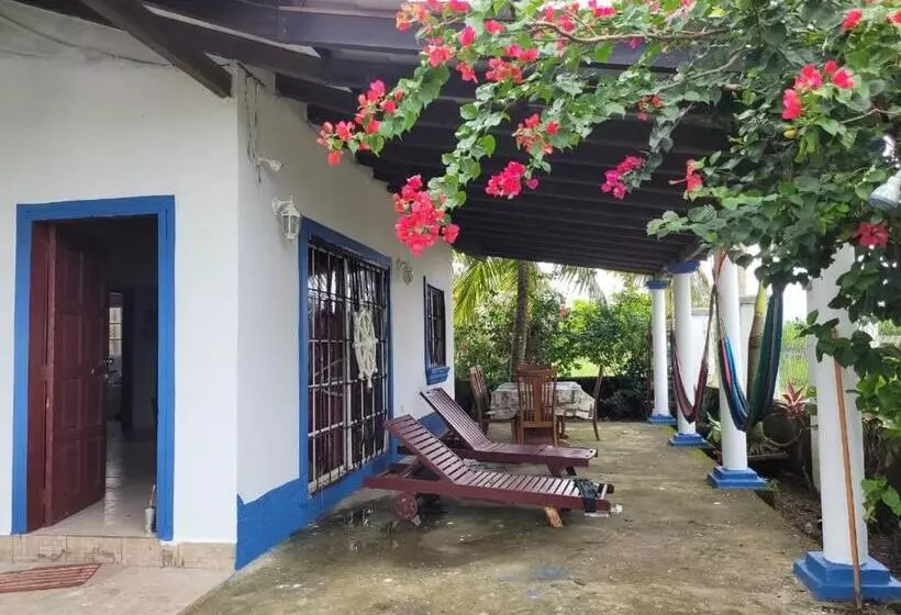 پانسیون Hostal Rudy S Beach