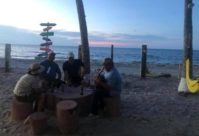 پانسیون Hostal Rudy S Beach