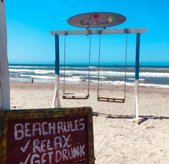 پانسیون Hostal Rudy S Beach