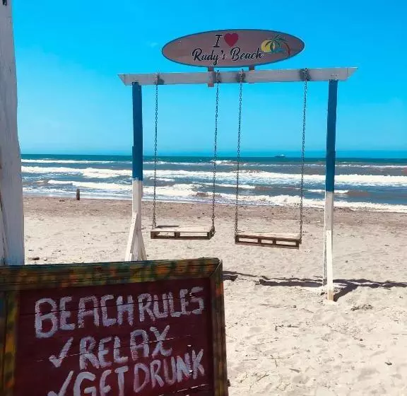پانسیون Hostal Rudy S Beach