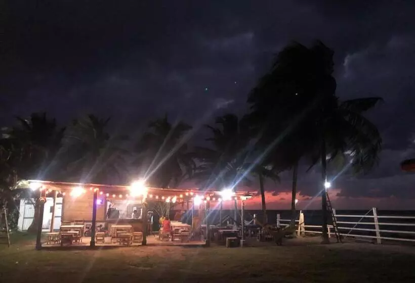 پانسیون Hostal Rudy S Beach