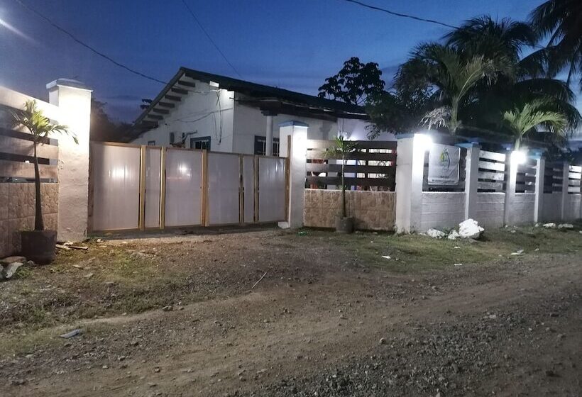 پانسیون Hostal Rudy S Beach