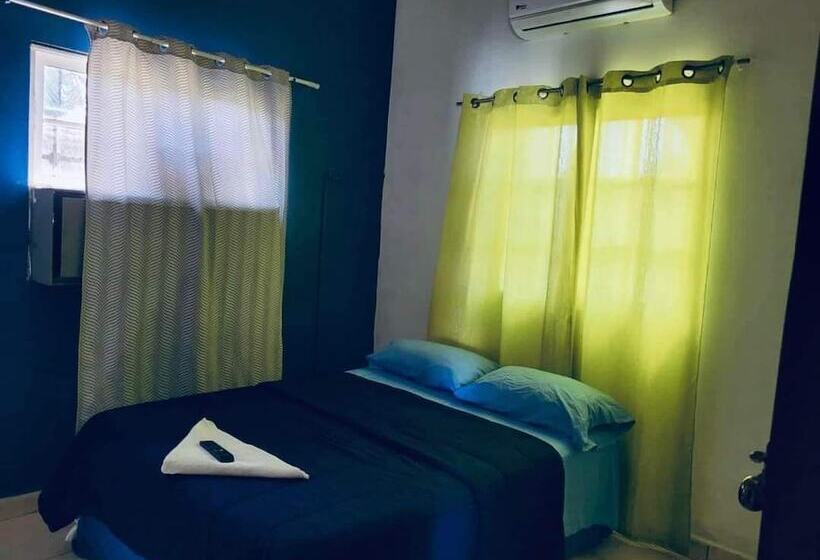 پانسیون Hostal Rudy S Beach