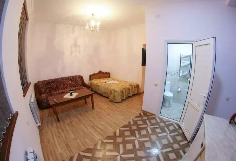 پانسیون Vanand Guest House