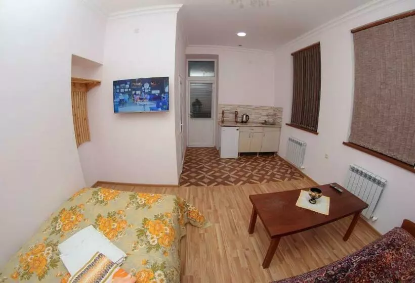 پانسیون Vanand Guest House