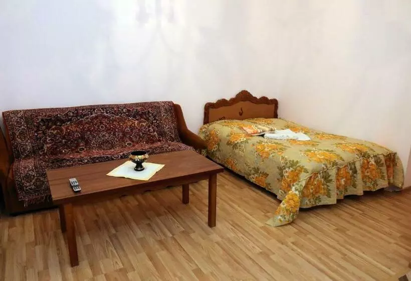 پانسیون Vanand Guest House
