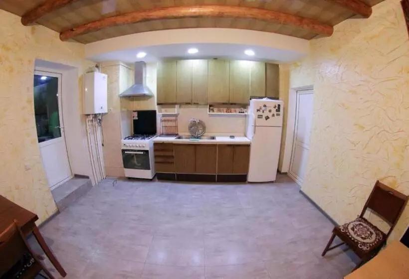 پانسیون Vanand Guest House
