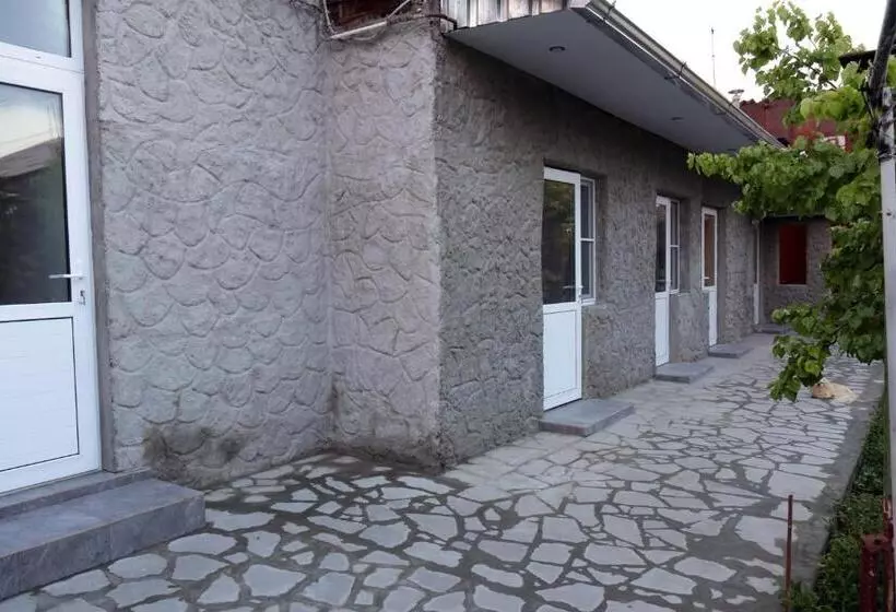 پانسیون Vanand Guest House