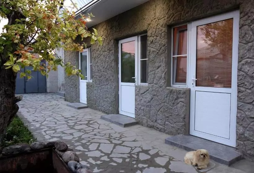 پانسیون Vanand Guest House
