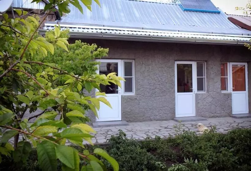 پانسیون Vanand Guest House