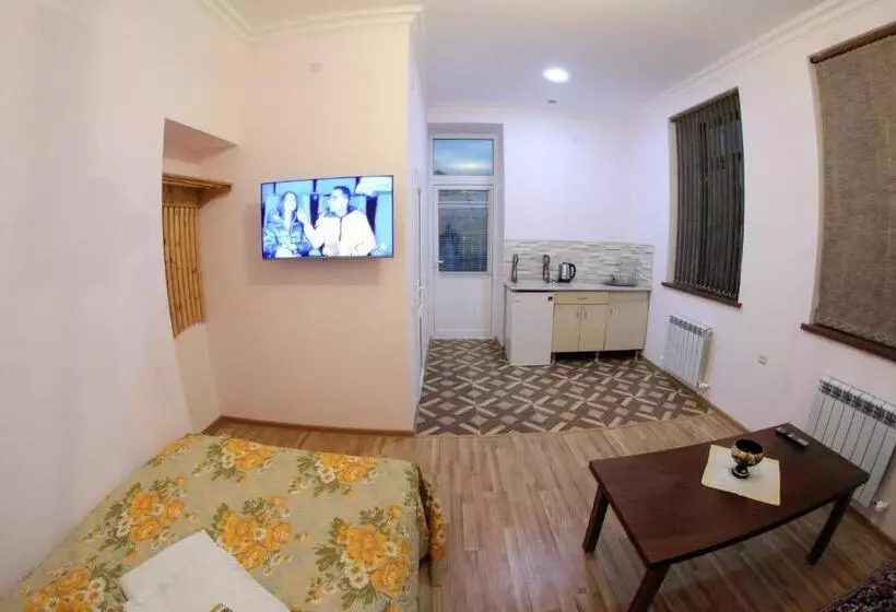 پانسیون Vanand Guest House