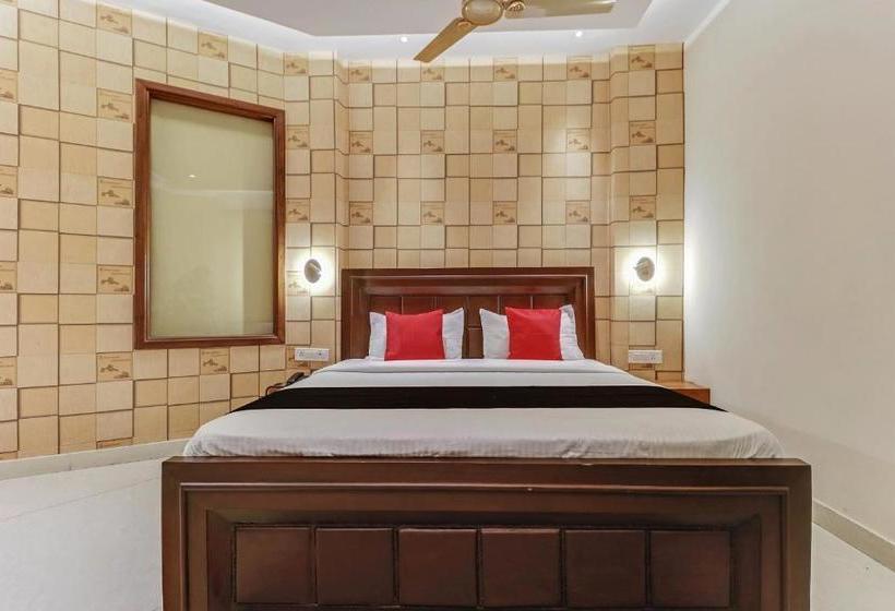 Capital O 80143 Hotel Foodiez