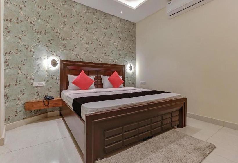 Capital O 80143 Hotel Foodiez