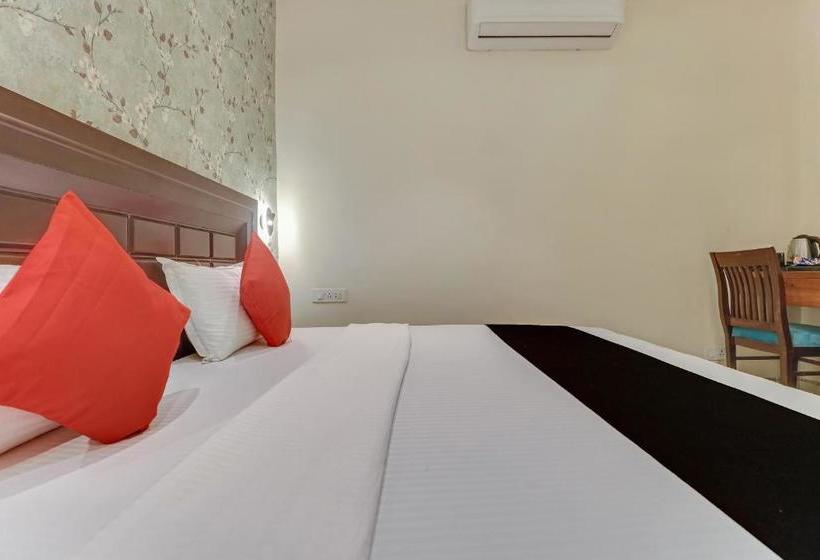 Capital O 80143 Hotel Foodiez