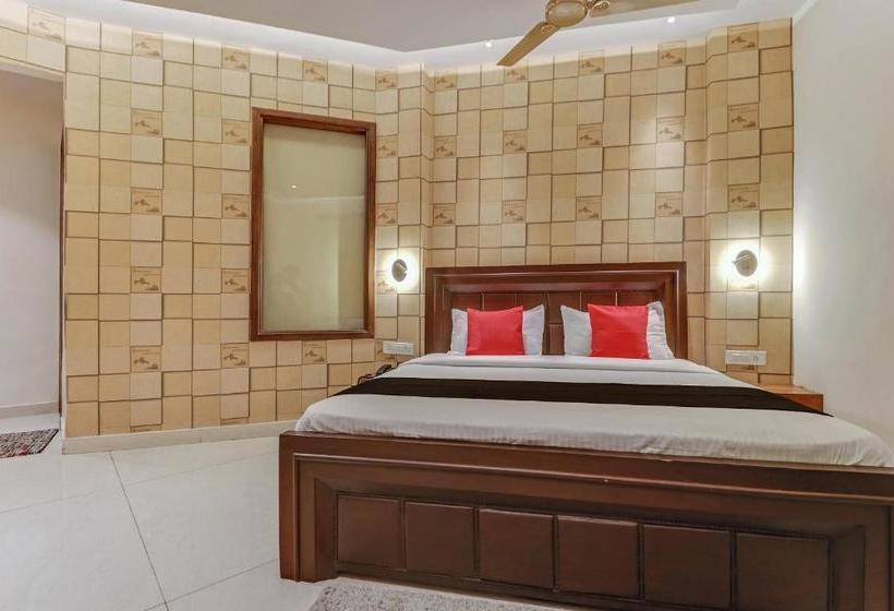 Capital O 80143 Hotel Foodiez