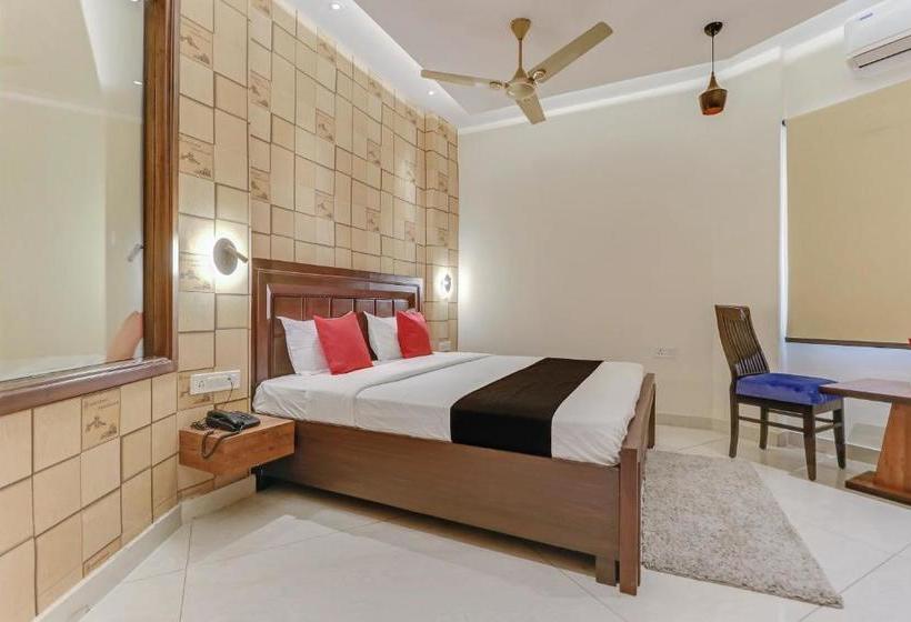 Capital O 80143 Hotel Foodiez