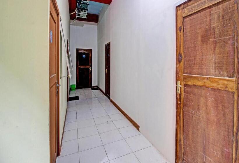 Szálloda Capital O 91690 Moza Guest House